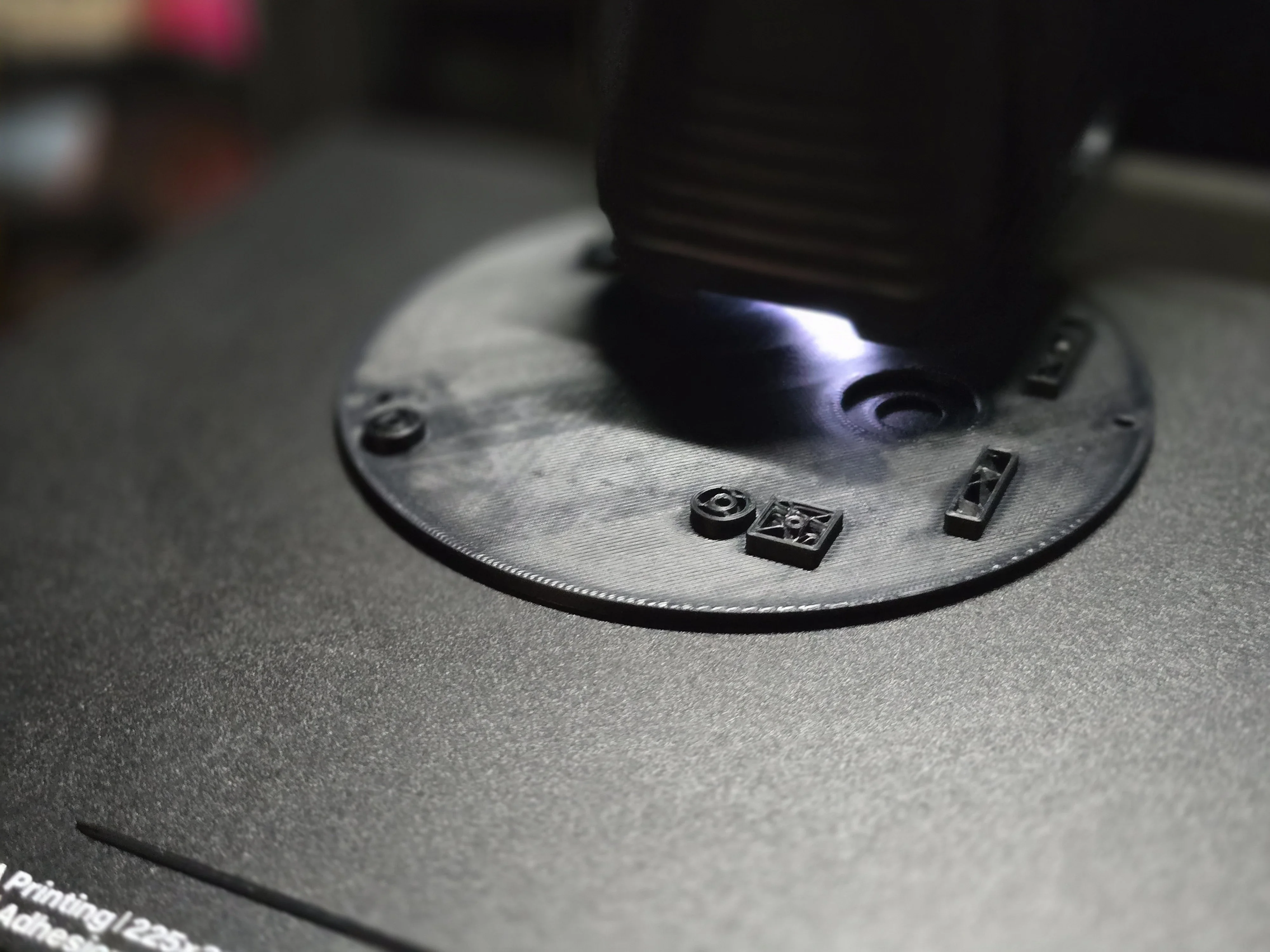 Dettaglio di un componente durante la stampa 3D